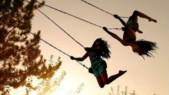 swinging-girls-678x381-c